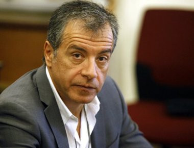 Οι αναρτήσεις του Σ.Θεοδωράκη για την ομιλία Ε.Μακρόν